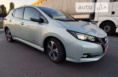 Хэтчбек Nissan Leaf 2018 в 