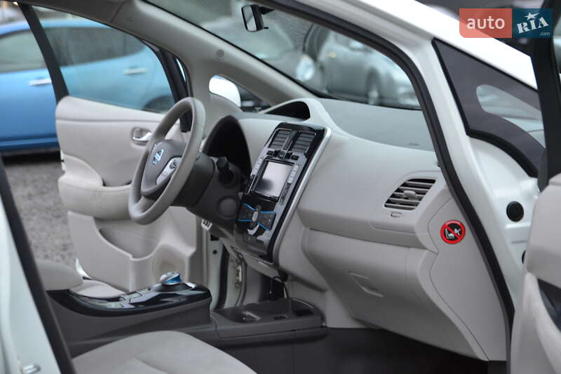 Хэтчбек Nissan Leaf 2013 в Луцке
