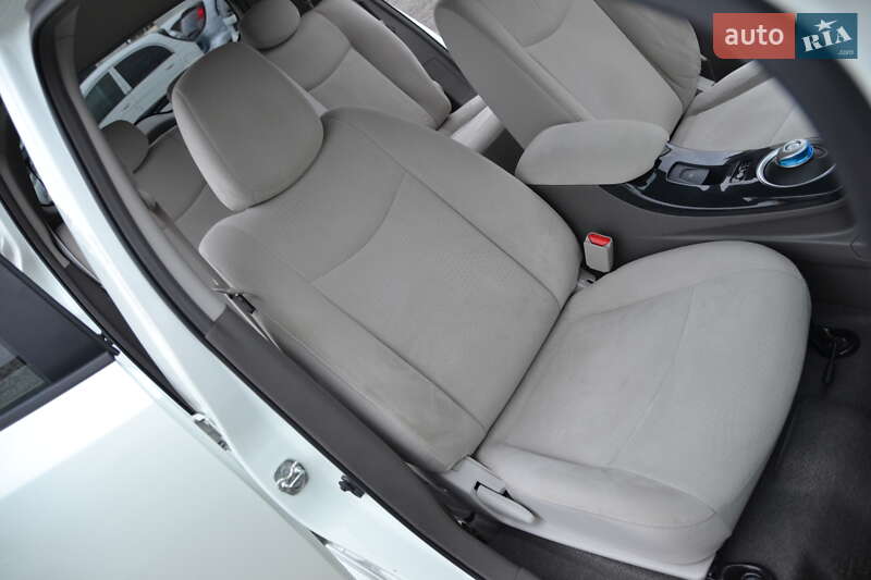 Хэтчбек Nissan Leaf 2013 в Луцке