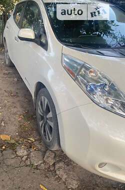 Хэтчбек Nissan Leaf 2014 в Верхнеднепровске