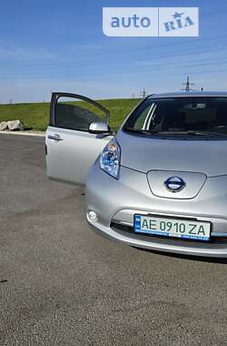 Хетчбек Nissan Leaf 2013 в Дніпрі