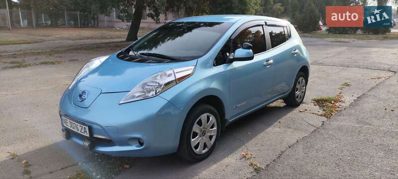 Хетчбек Nissan Leaf 2015 в Кам'янському