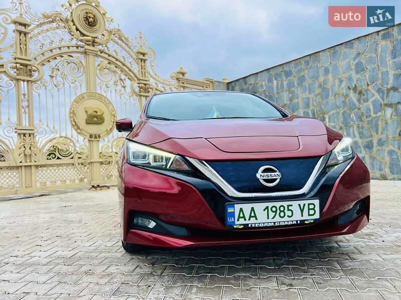 Хэтчбек Nissan Leaf 2018 в Киеве