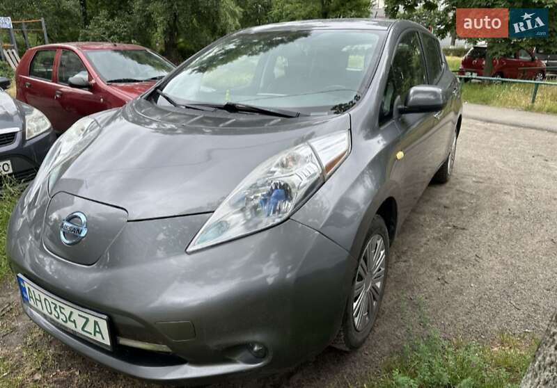 Хетчбек Nissan Leaf 2015 в Києві