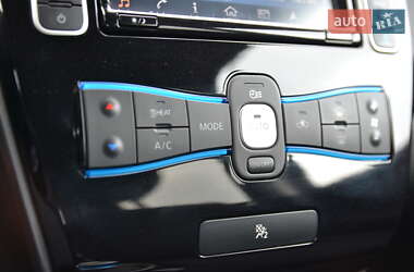 Хэтчбек Nissan Leaf 2016 в Луцке