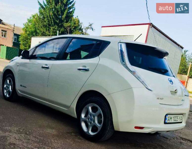 Хэтчбек Nissan Leaf 2015 в Бердичеве