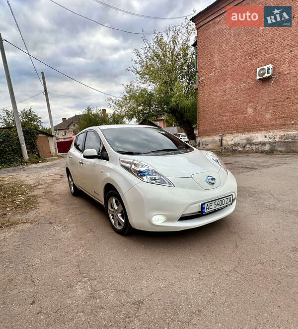 Хэтчбек Nissan Leaf 2014 в Кривом Роге