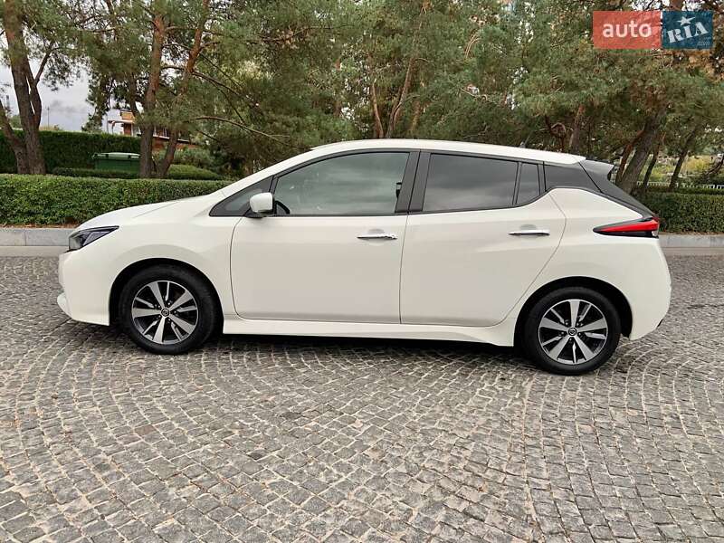 Хетчбек Nissan Leaf 2020 в Дніпрі
