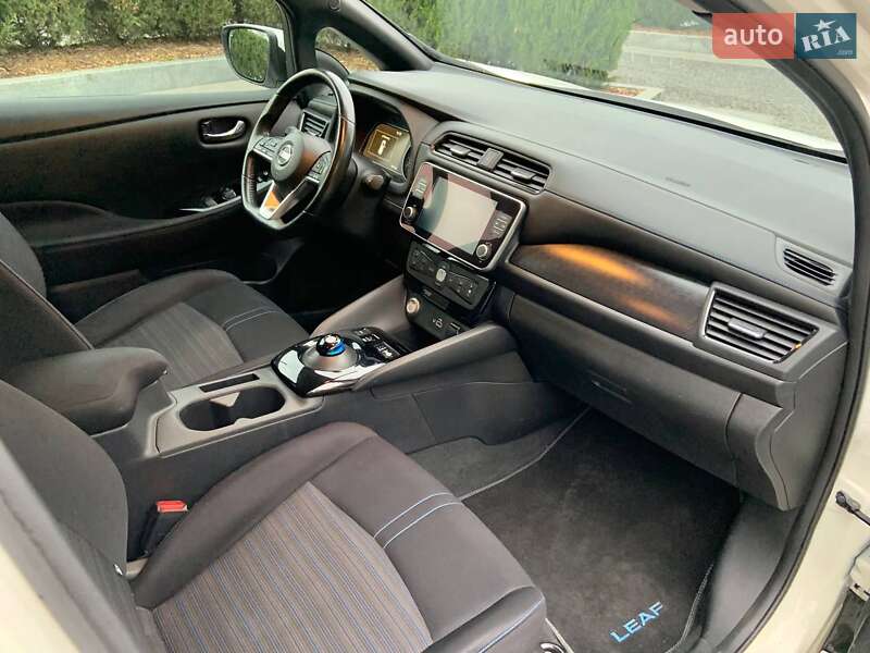 Хетчбек Nissan Leaf 2020 в Дніпрі