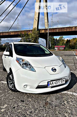 Хетчбек Nissan Leaf 2015 в Києві