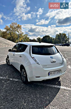 Хетчбек Nissan Leaf 2015 в 