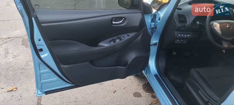 Хетчбек Nissan Leaf 2015 в Кам'янському