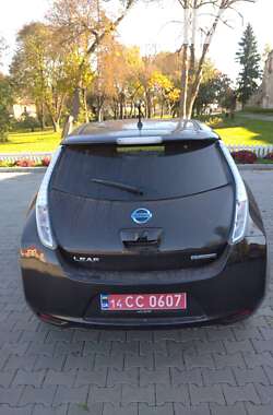 Хэтчбек Nissan Leaf 2013 в Монастыриске