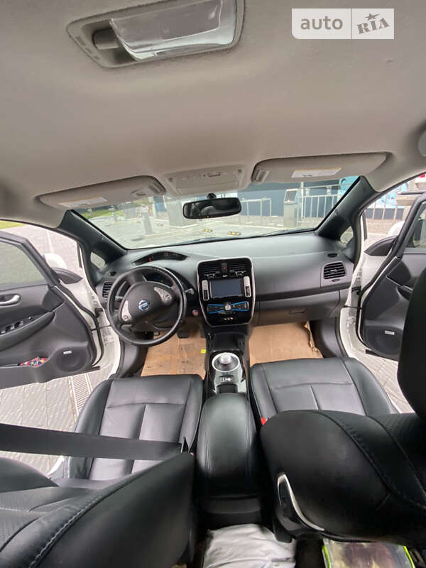 Хэтчбек Nissan Leaf 2013 в Буске