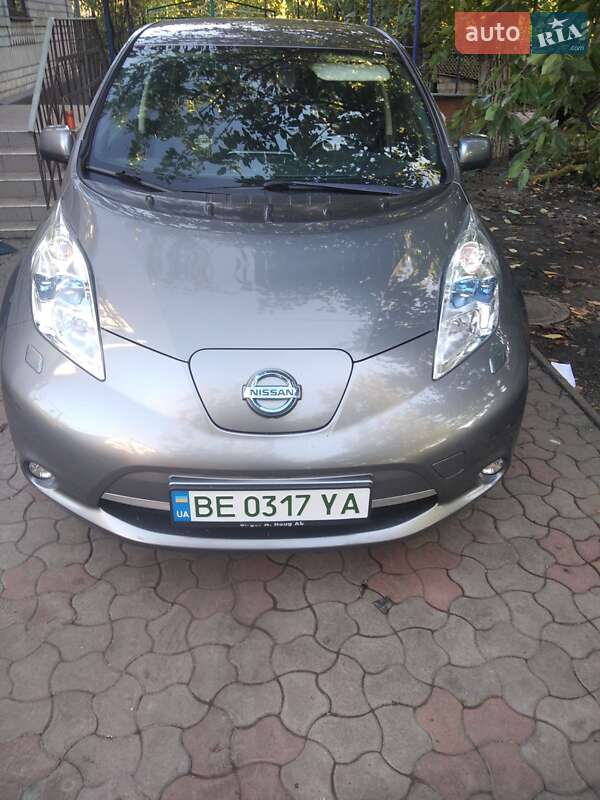 Хетчбек Nissan Leaf 2015 в Новому Бузі