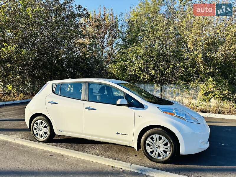 Хэтчбек Nissan Leaf 2015 в Киеве