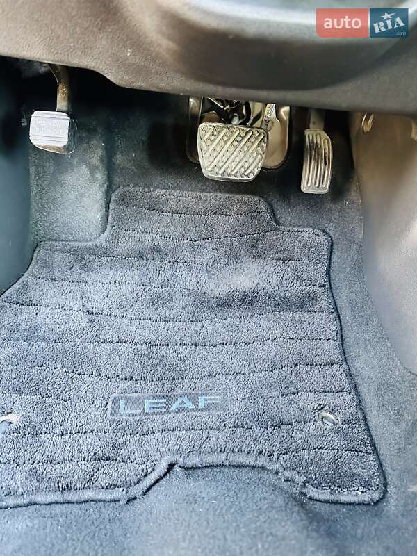 Хэтчбек Nissan Leaf 2015 в Киеве