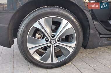 Хэтчбек Nissan Leaf 2019 в 