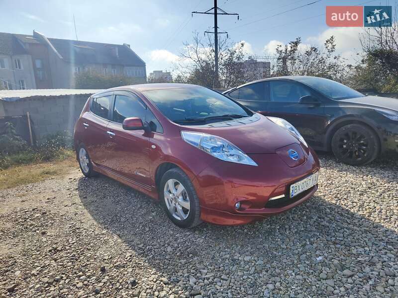 Хэтчбек Nissan Leaf 2013 в Каменец-Подольском