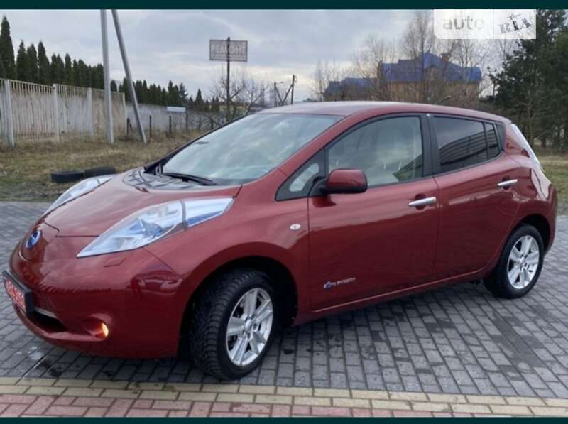 Хетчбек Nissan Leaf 2012 в Чернівцях