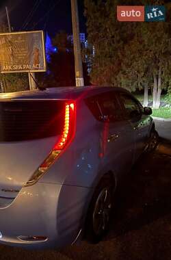Хэтчбек Nissan Leaf 2014 в 