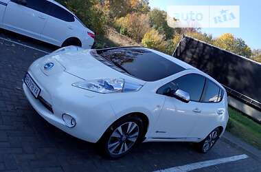 Хэтчбек Nissan Leaf 2013 в Гайсине