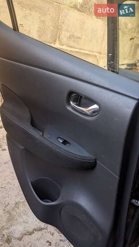 Хэтчбек Nissan Leaf 2014 в Киеве