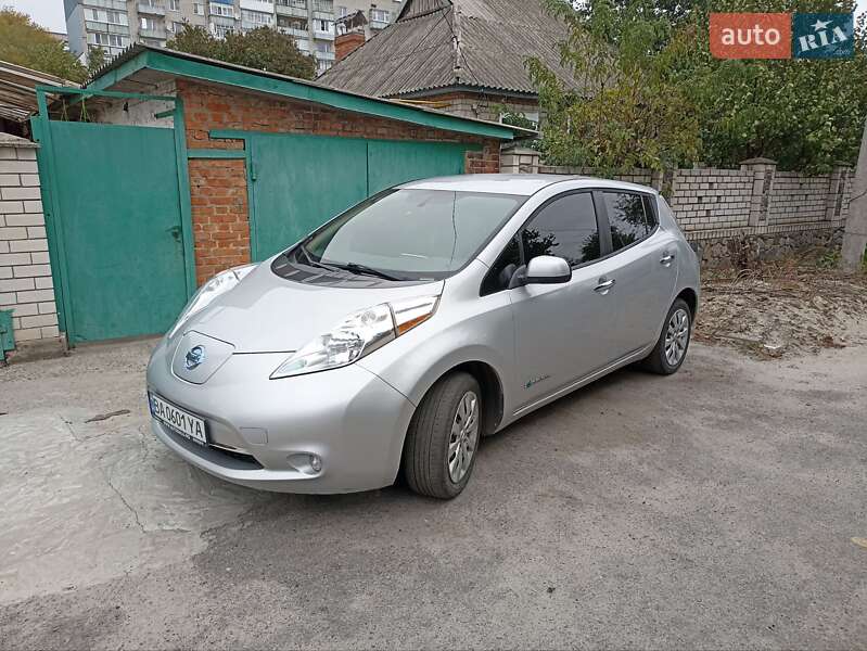 Хэтчбек Nissan Leaf 2014 в Светловодске