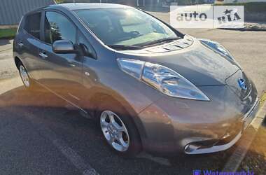 Хэтчбек Nissan Leaf 2015 в Лубнах