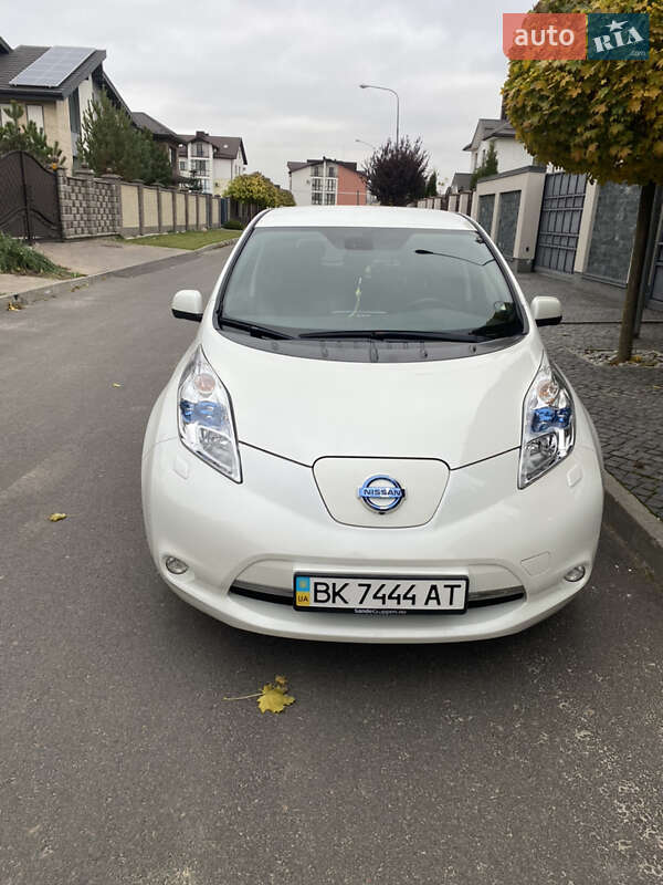Хэтчбек Nissan Leaf 2014 в Ровно