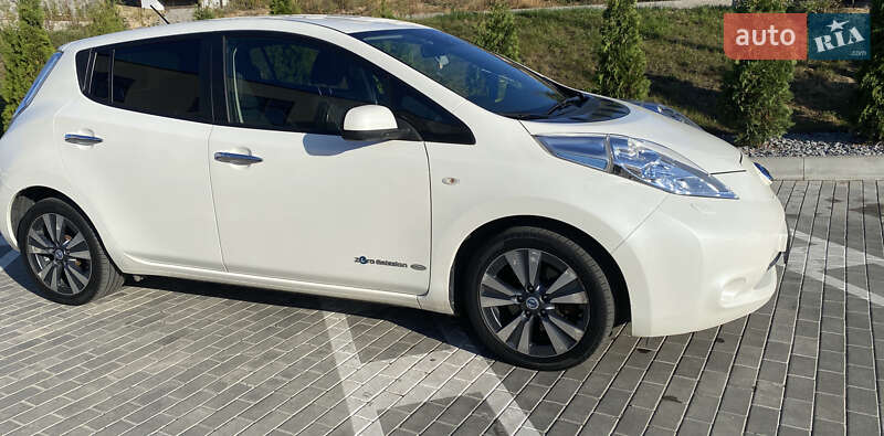 Хэтчбек Nissan Leaf 2014 в Ровно