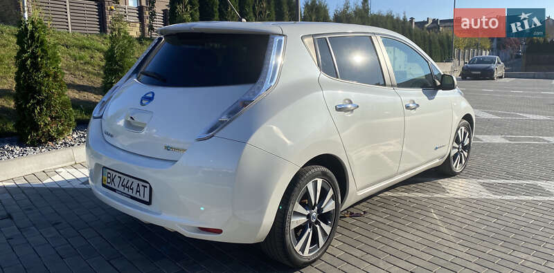 Хэтчбек Nissan Leaf 2014 в Ровно