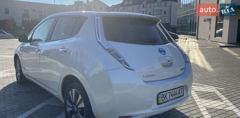 Хэтчбек Nissan Leaf 2014 в Ровно
