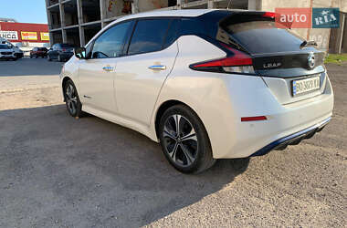 Хэтчбек Nissan Leaf 2019 в 