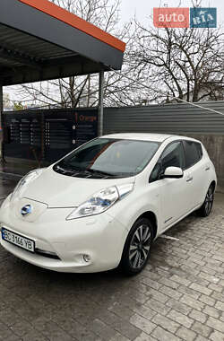 Хэтчбек Nissan Leaf 2015 в Львове