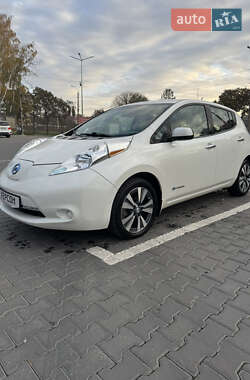 Хетчбек Nissan Leaf 2015 в Чернівцях