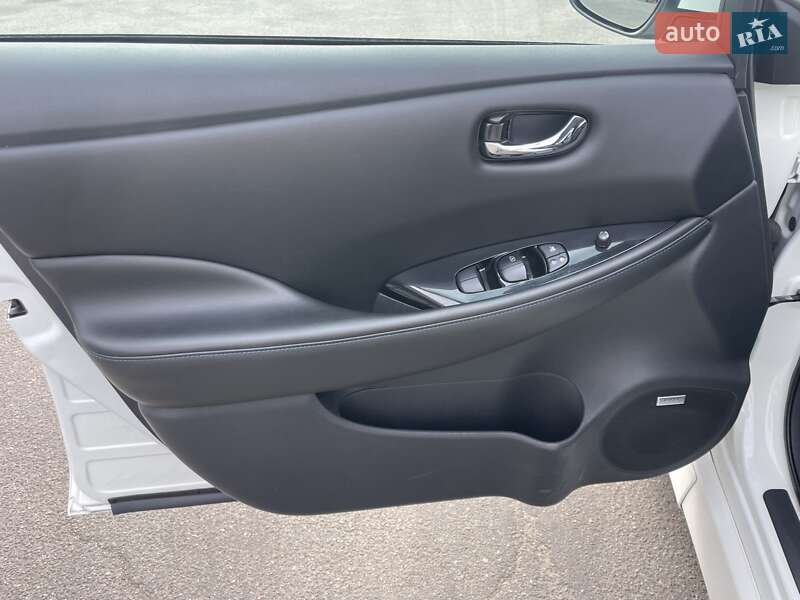 Хэтчбек Nissan Leaf 2018 в Одессе