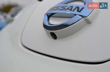 Хэтчбек Nissan Leaf 2015 в 