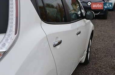 Хэтчбек Nissan Leaf 2015 в 
