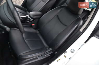 Хэтчбек Nissan Leaf 2015 в 