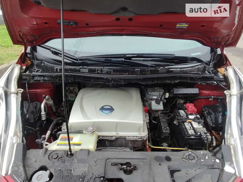 Хэтчбек Nissan Leaf 2014 в Тернополе