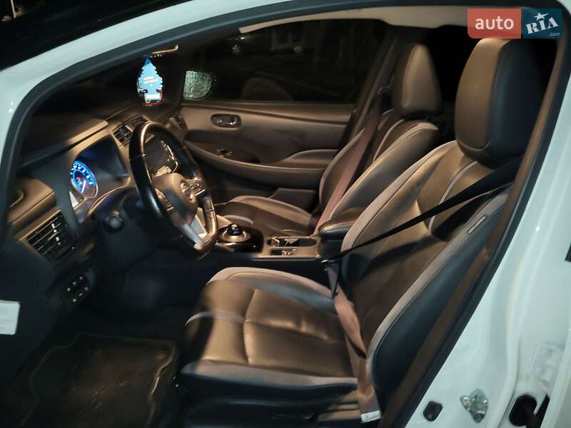 Хэтчбек Nissan Leaf 2019 в Каменском