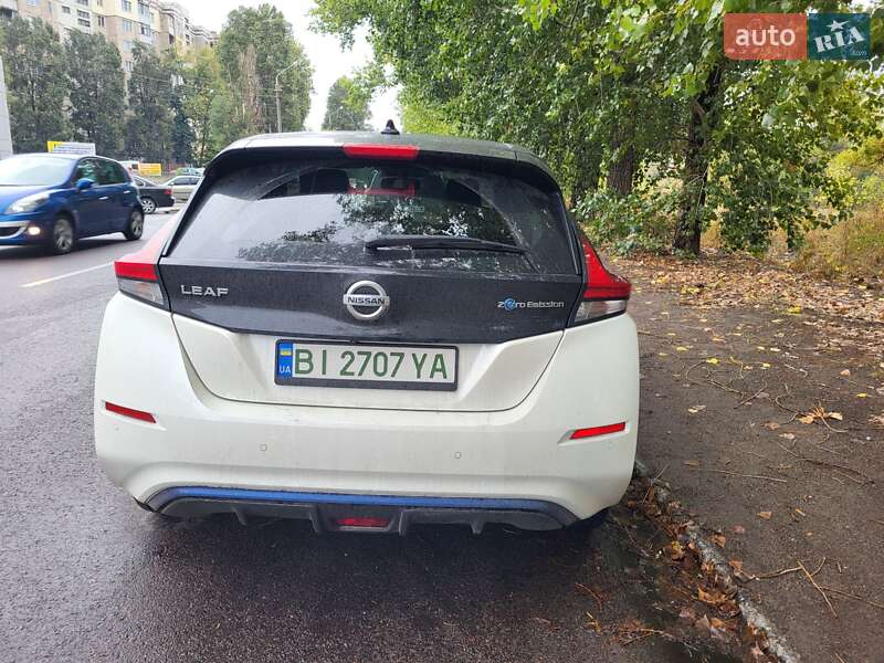 Хэтчбек Nissan Leaf 2019 в Каменском