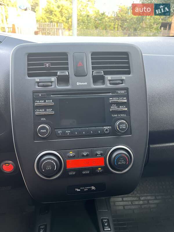Хэтчбек Nissan Leaf 2013 в Сумах
