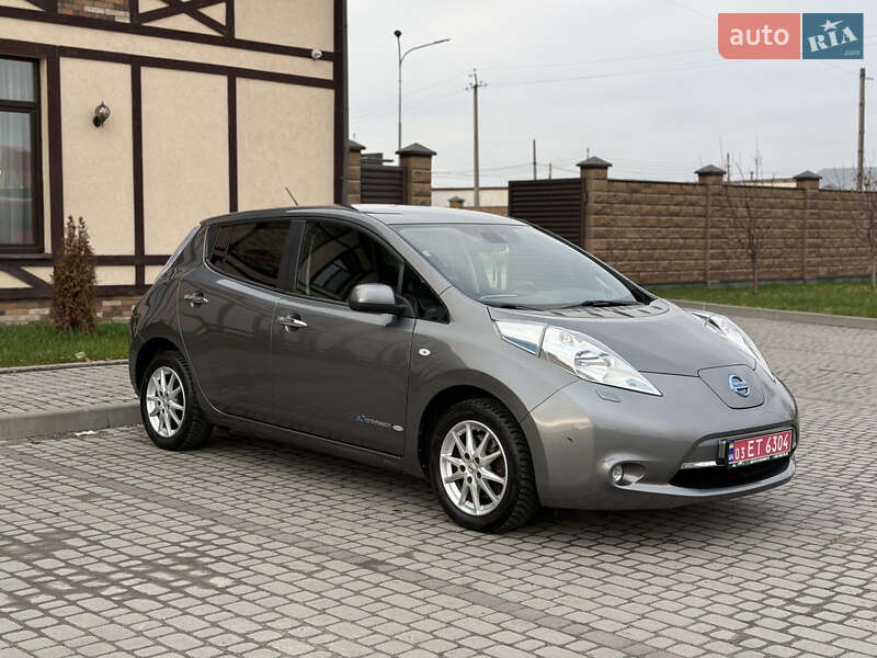 Хэтчбек Nissan Leaf 2015 в Радехове