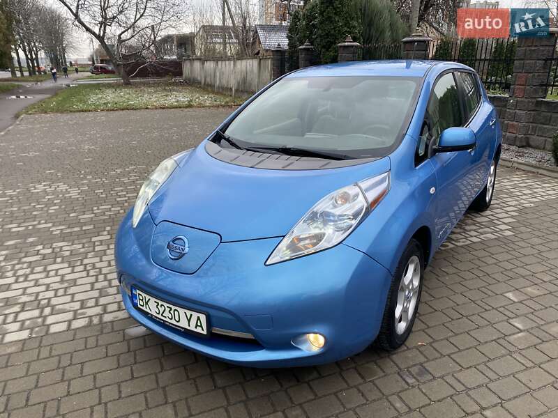 Хэтчбек Nissan Leaf 2011 в Ровно