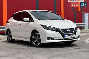 Хэтчбек Nissan Leaf 2019 в 