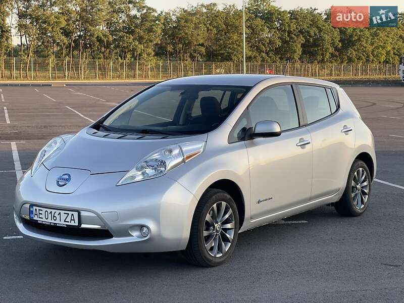 Хэтчбек Nissan Leaf 2014 в 