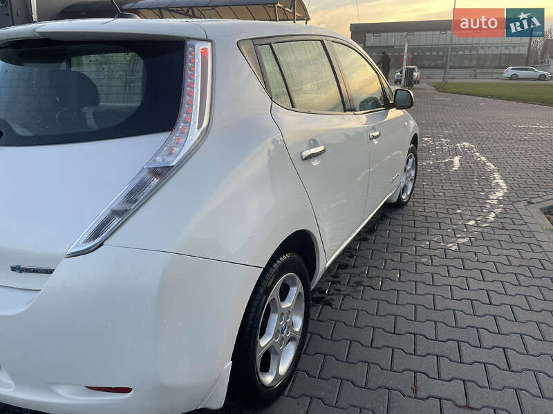 Хетчбек Nissan Leaf 2013 в Чернівцях
