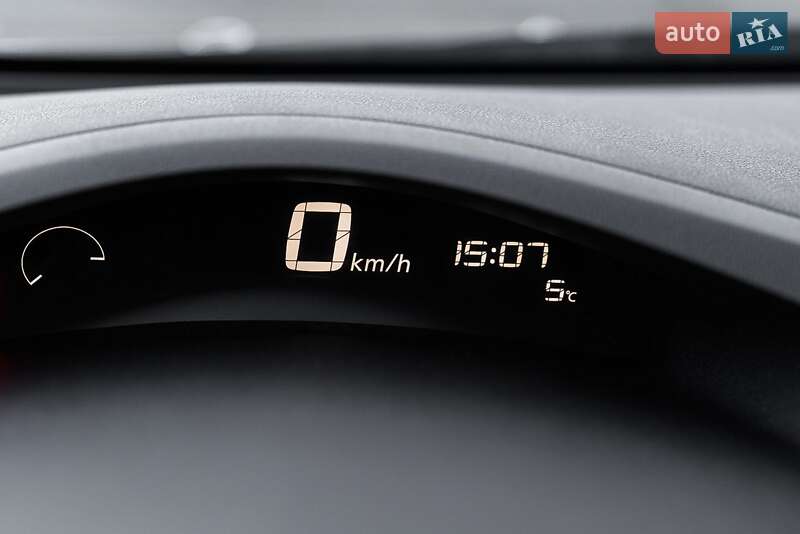 Хэтчбек Nissan Leaf 2016 в Киеве